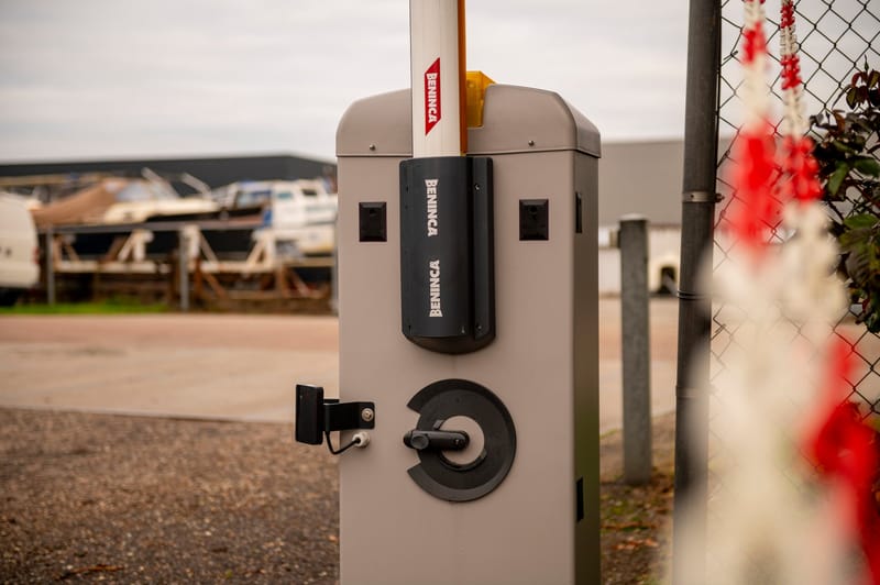 Slagboomkast van Benincà met noodontgrendeling